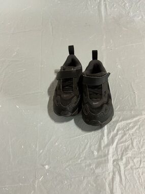 Black Kids' Slip-On Athletic Sneakers with Hook-and-Loop Strap 1001